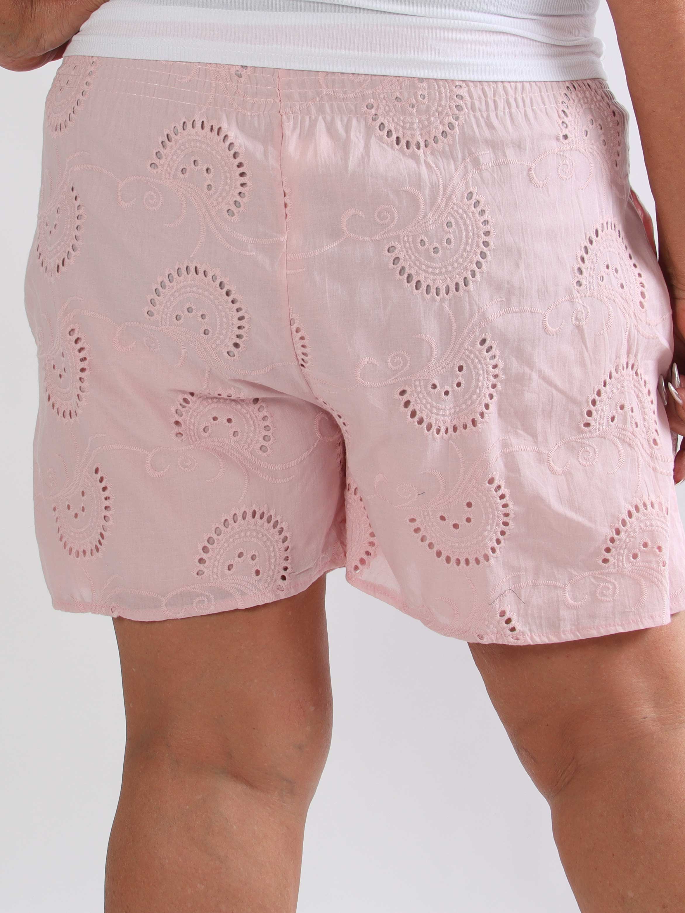 Pams Broderie Shorts - Højtaljede plus size shorts i broderie anglaise